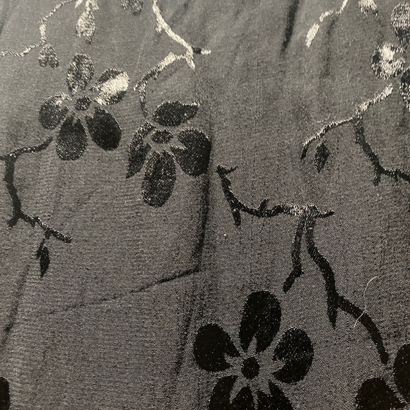 Spencer Alexis Black Tank Top Petite M Blouse Satin Embossed - Picture 2 of 4